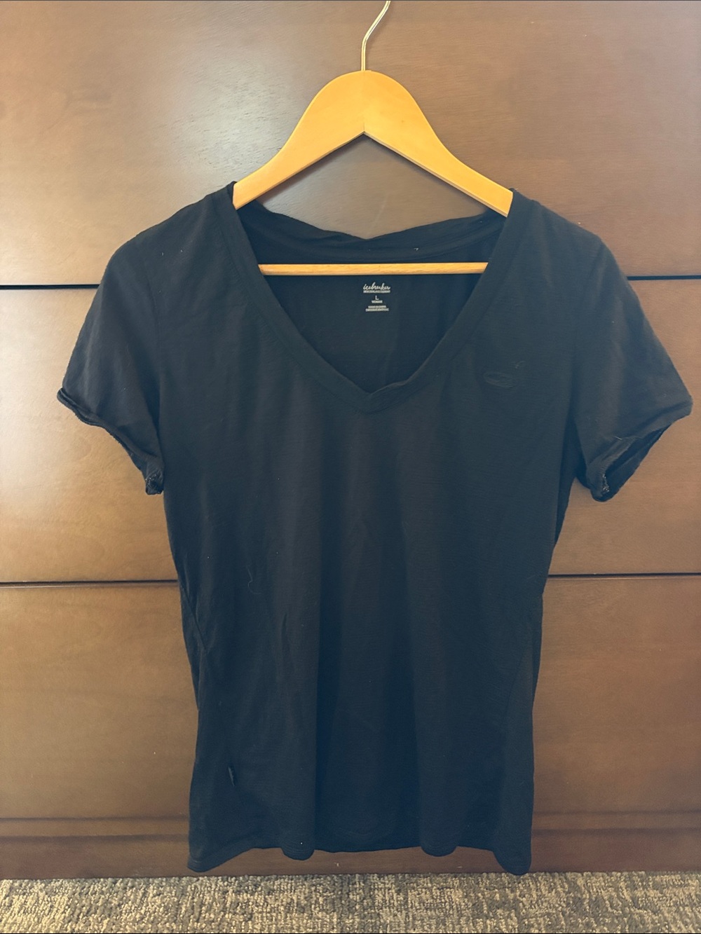 Icebreaker new Zealand Merino Black V-Neck Short Sleeve Tee